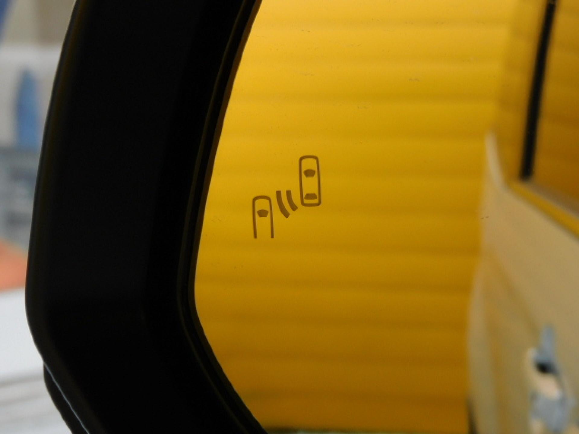 ブラインドスポットモニター+安心降車アシスト(※)メーカーオプション