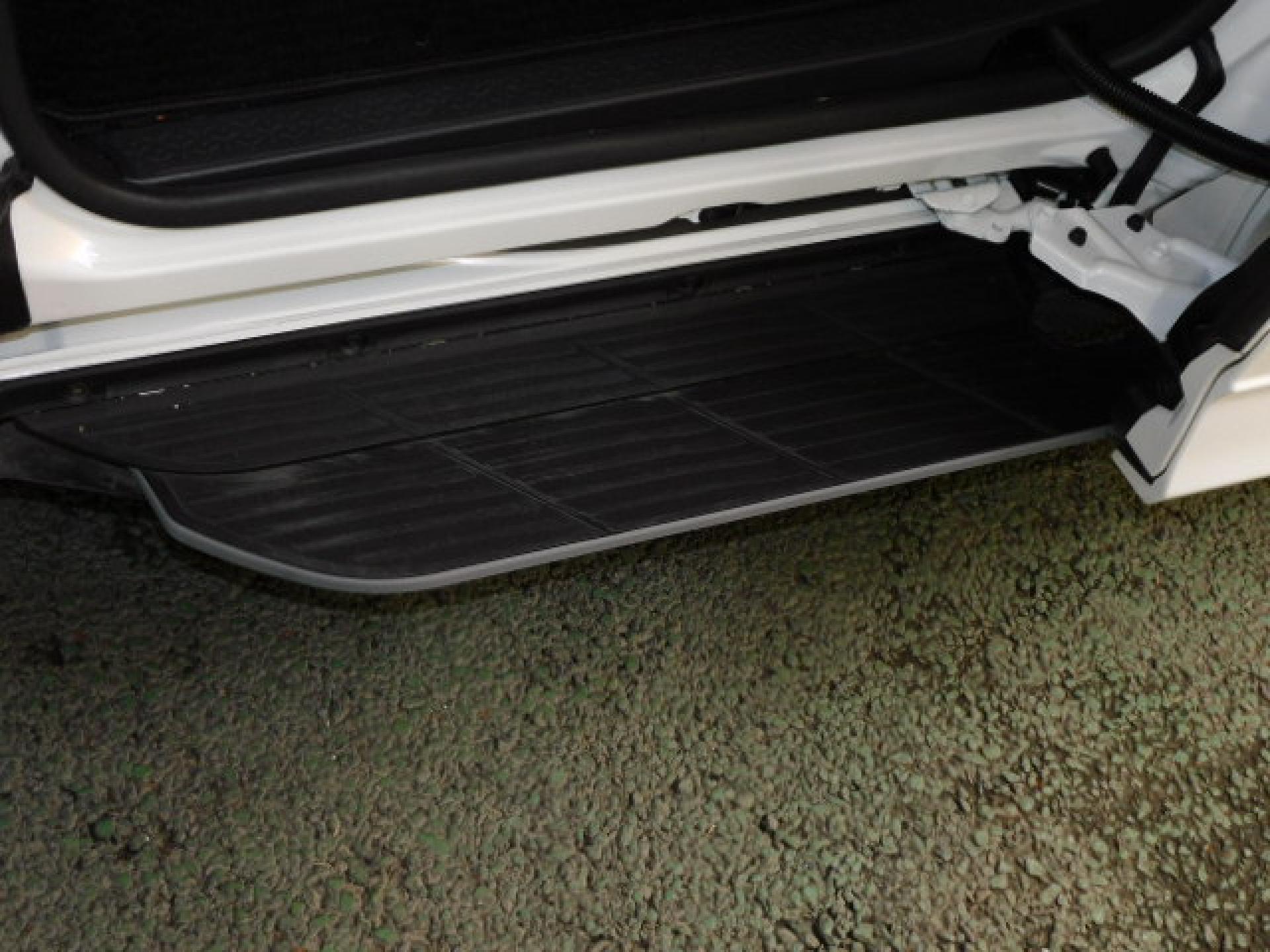 ユニバーサルステップ(※)メーカーオプション