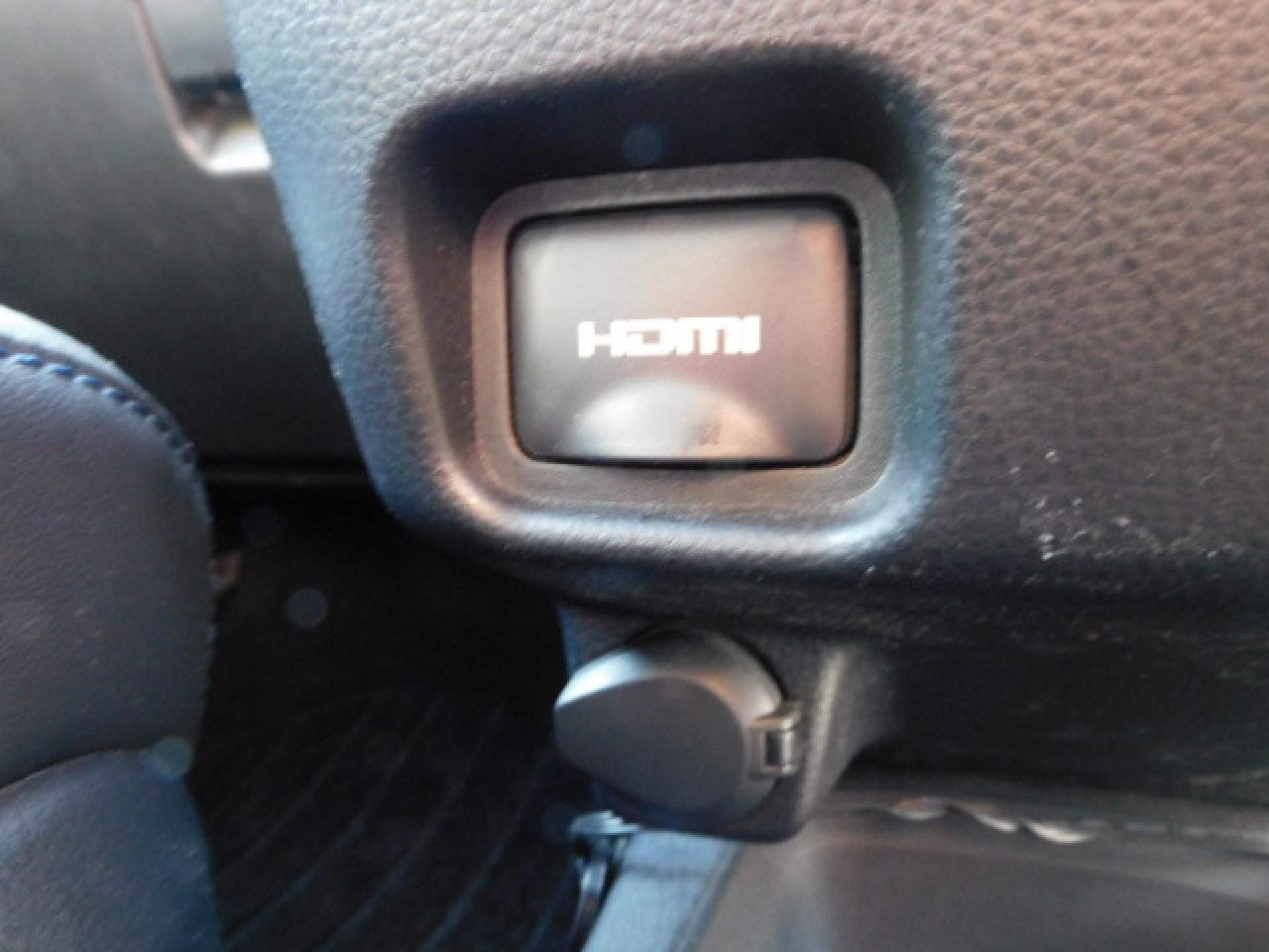 HDMI端子+アクセサリーソケット(DC12V・120W/1個)