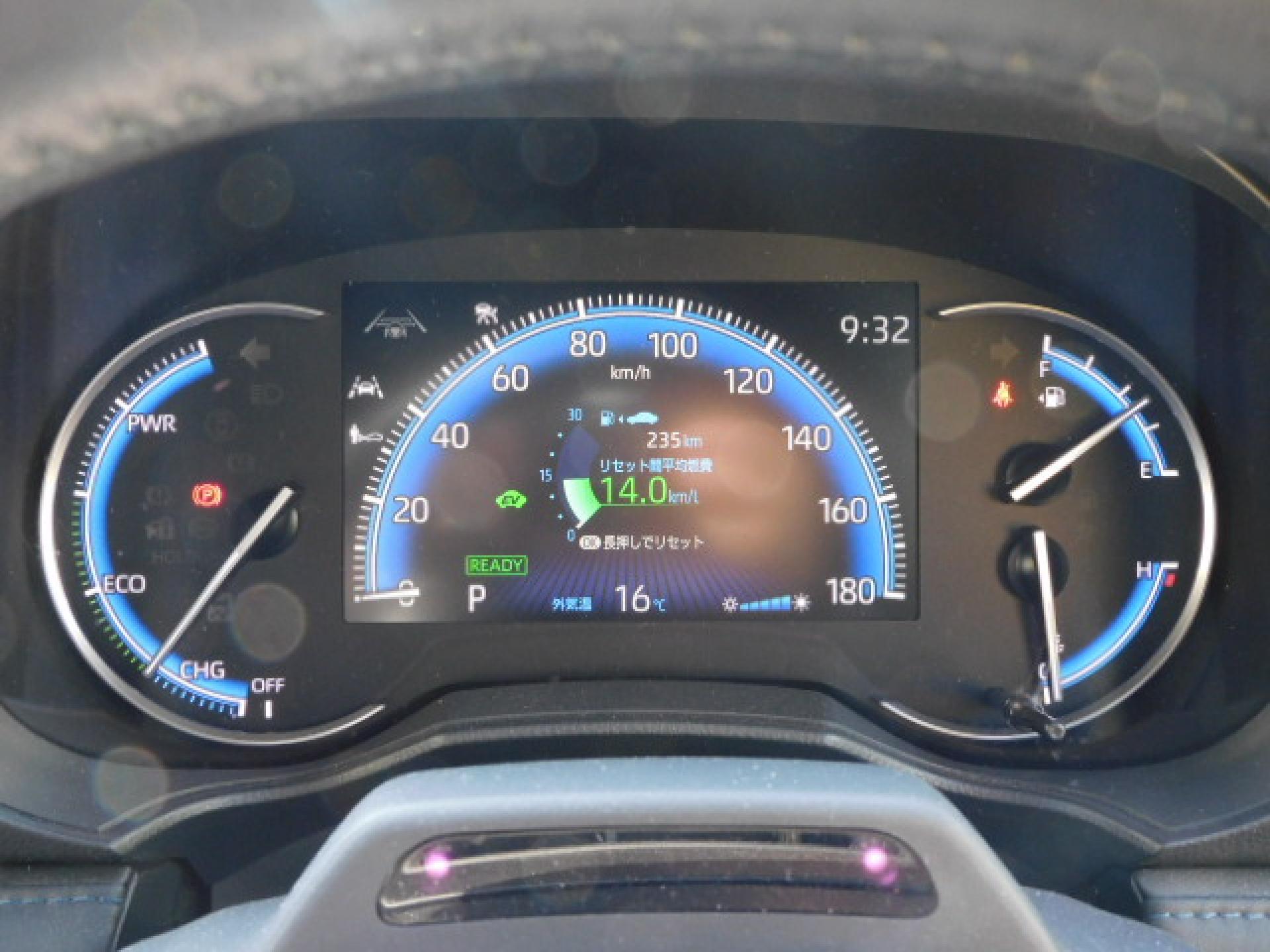 ハイブリッド専用オプティトロンメーター+7インチマルチインフォメーションディスプレイ、ドライバーモニターカメラ(※)メーカーオプション