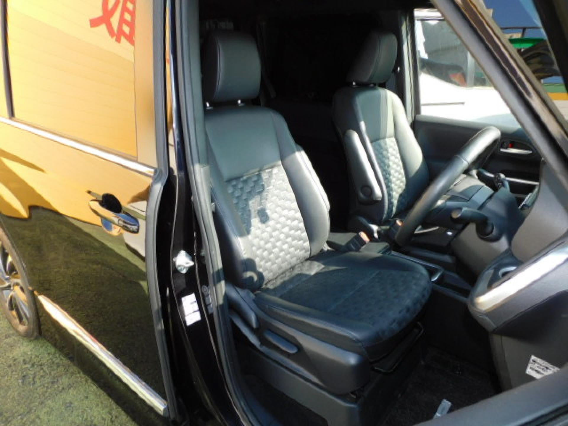 前席+2列目シートヒーター(※)メーカーオプション快適利便パッケージHigh