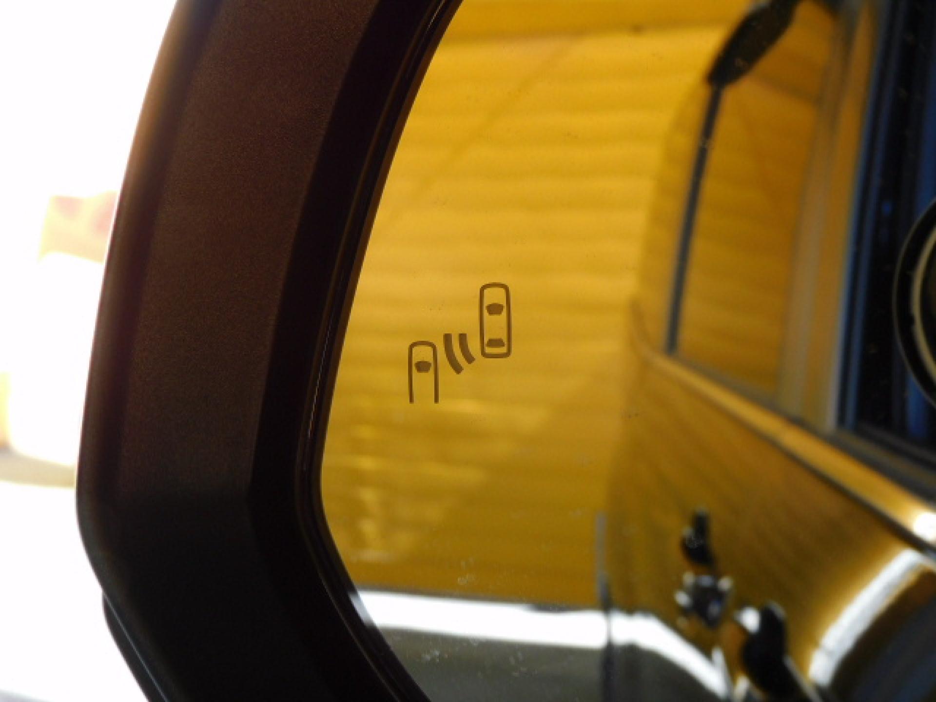 ブラインドスポットモニター+安心降車アシスト(※)メーカーオプション