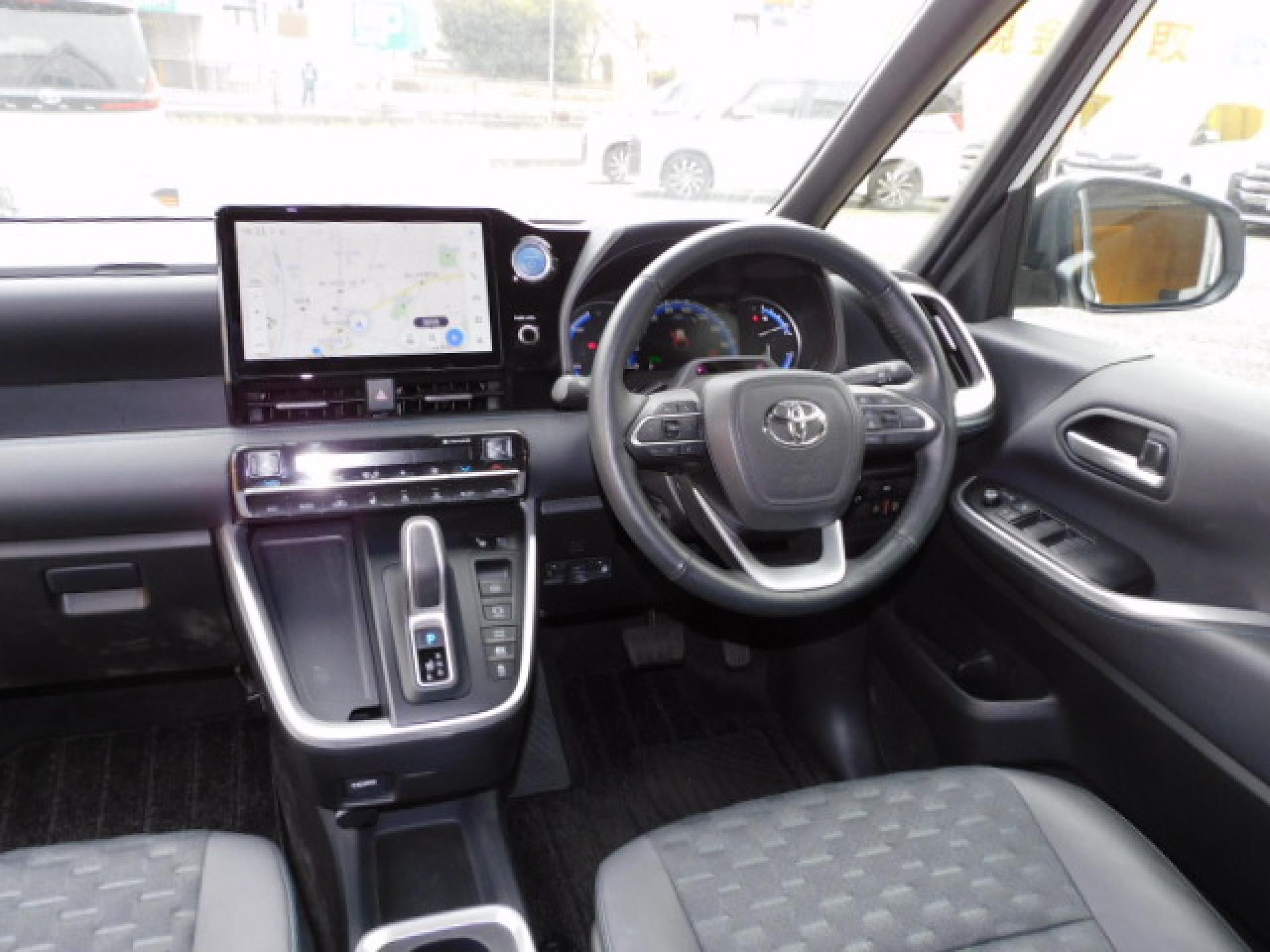 10.5インチディスプレイオーディオPlus&パノラミックビューモニター、カラーヘッドアップディスプレイ+デジタルインナーミラー(※)メーカーオプション ドライビングサポートパッケージ