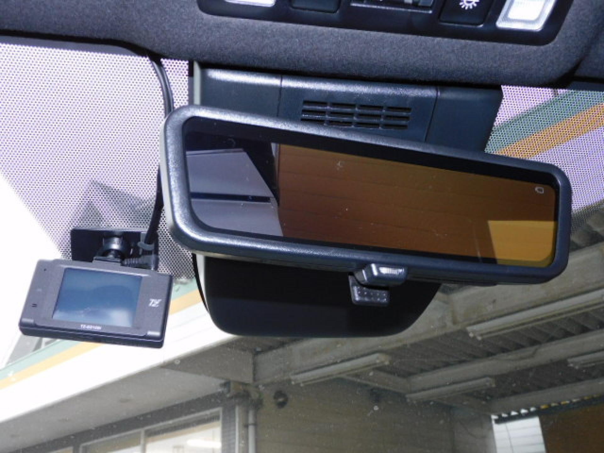 純正前後ドライブレコーダー(TZ-D215W)、デジタルインナーミラー(※)メーカーオプション ドライビングサポートパッケージ