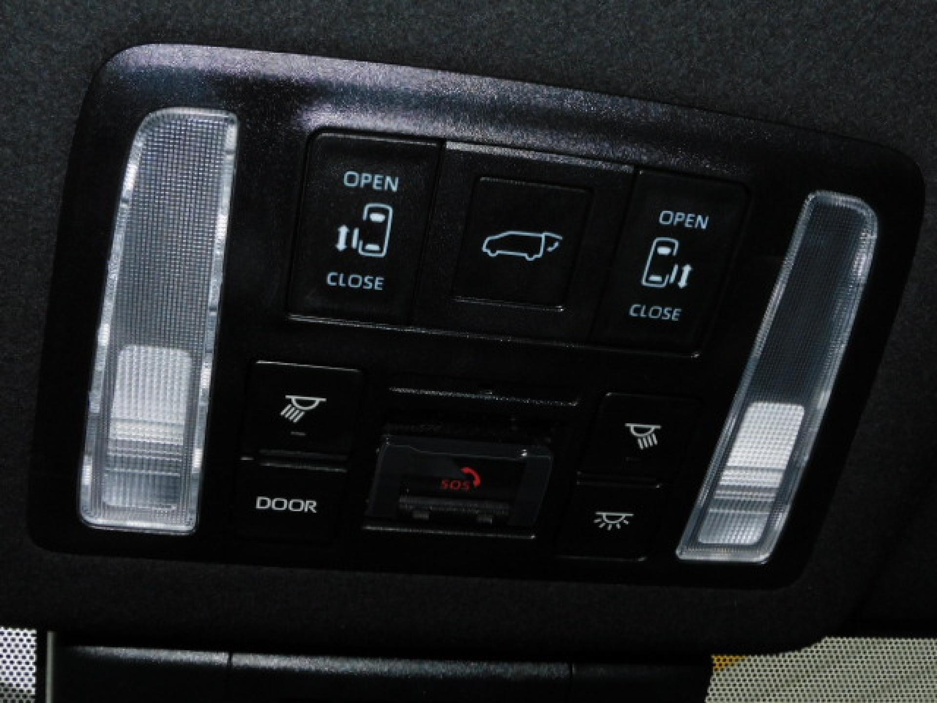 両側パワースライドドア、パワーバックドア(※)メーカーオプション快適利便パッケージHigh、ヘルプネットスイッチ