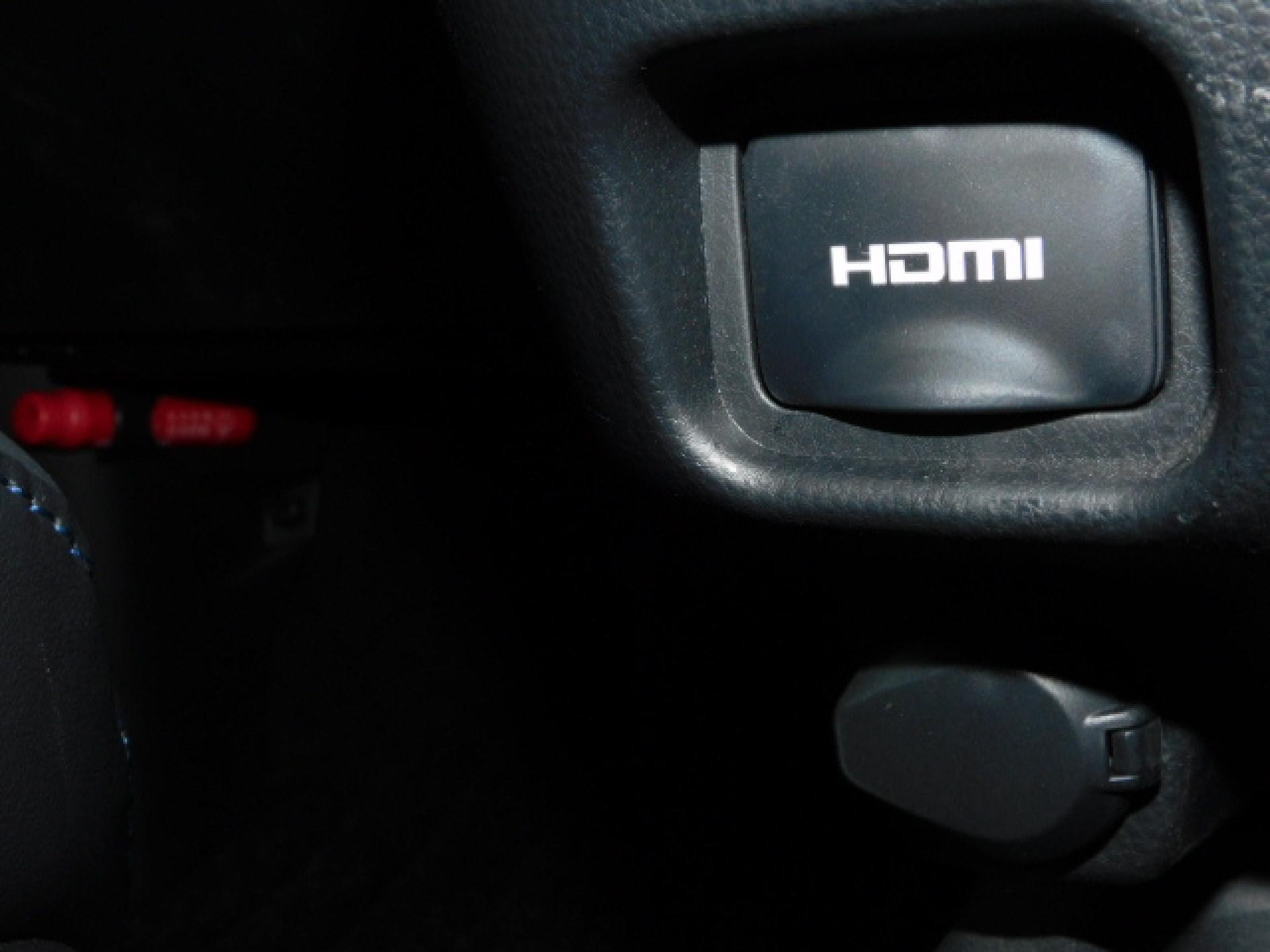 HDMI端子+アクセサリーソケット(DC12V・120W/1個)