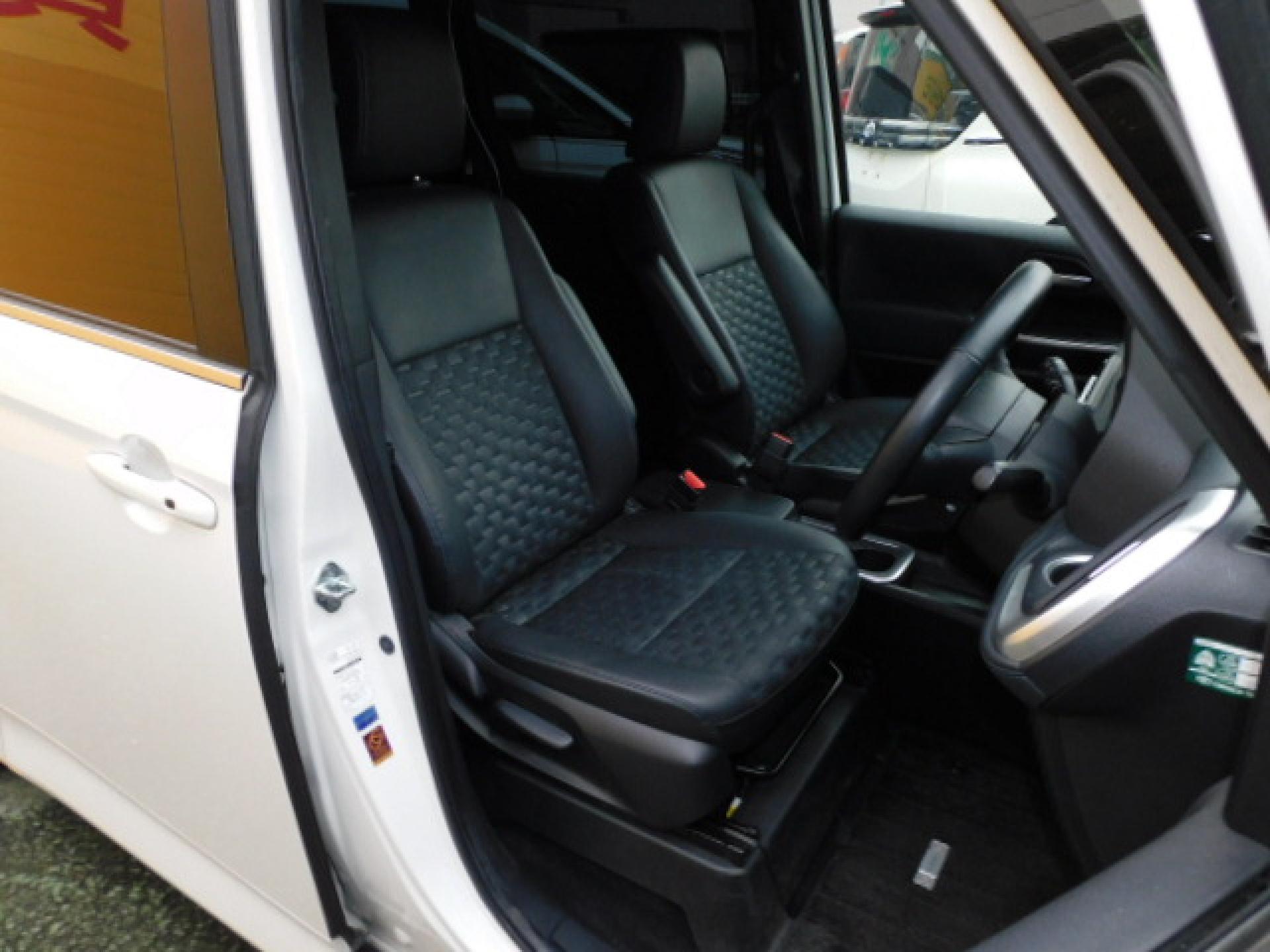 前席+2列目シートヒーター(※)メーカーオプション快適利便パッケージHigh