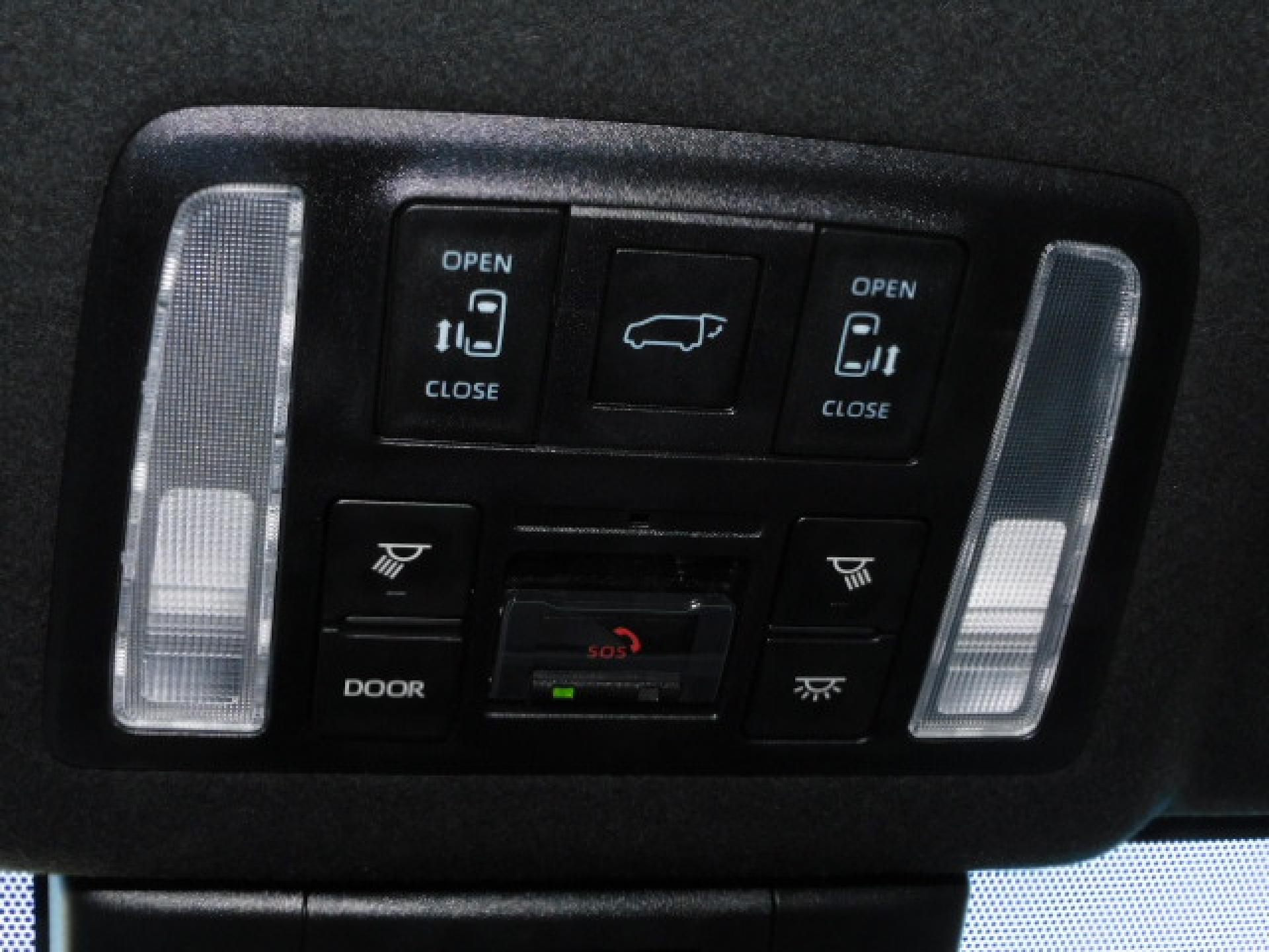 両側パワースライドドア、パワーバックドア(※)メーカーオプション快適利便パッケージHigh、ヘルプネットスイッチ