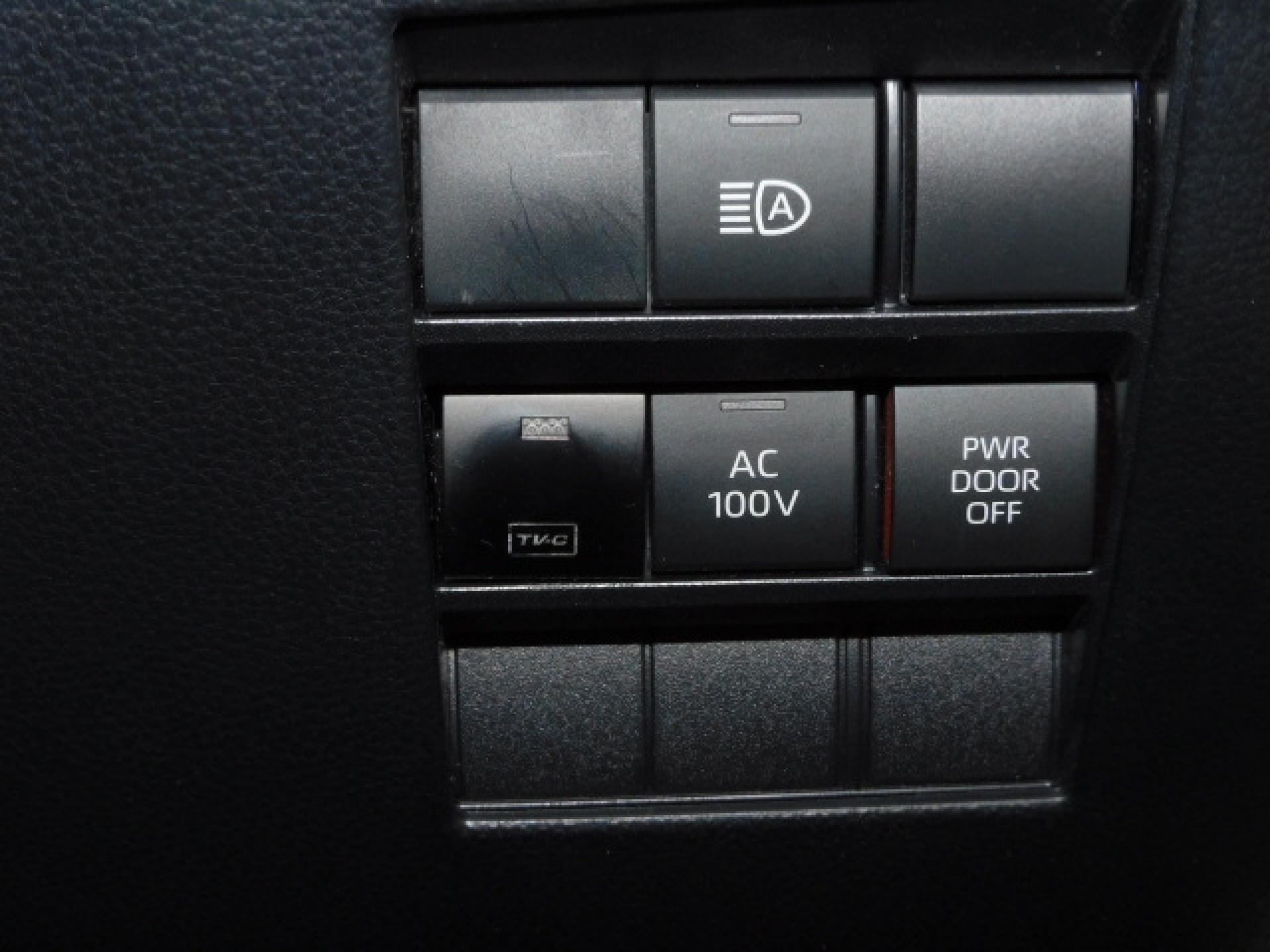 オートマチックハイビーム、AC100V/1500Wメインスイッチ、パワードアメインスイッチ