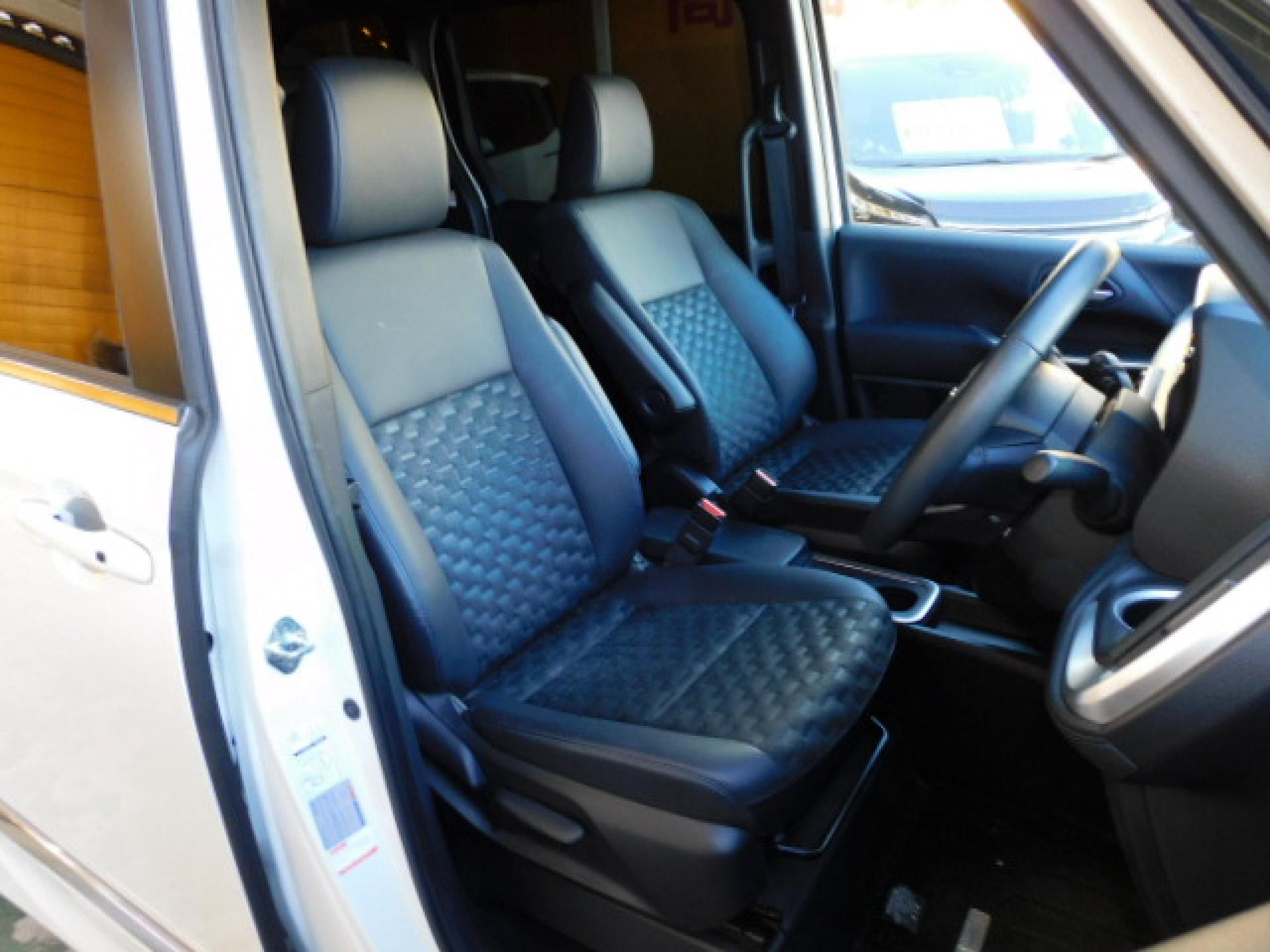 前席+2列目シートヒーター(※)メーカーオプション快適利便パッケージHigh