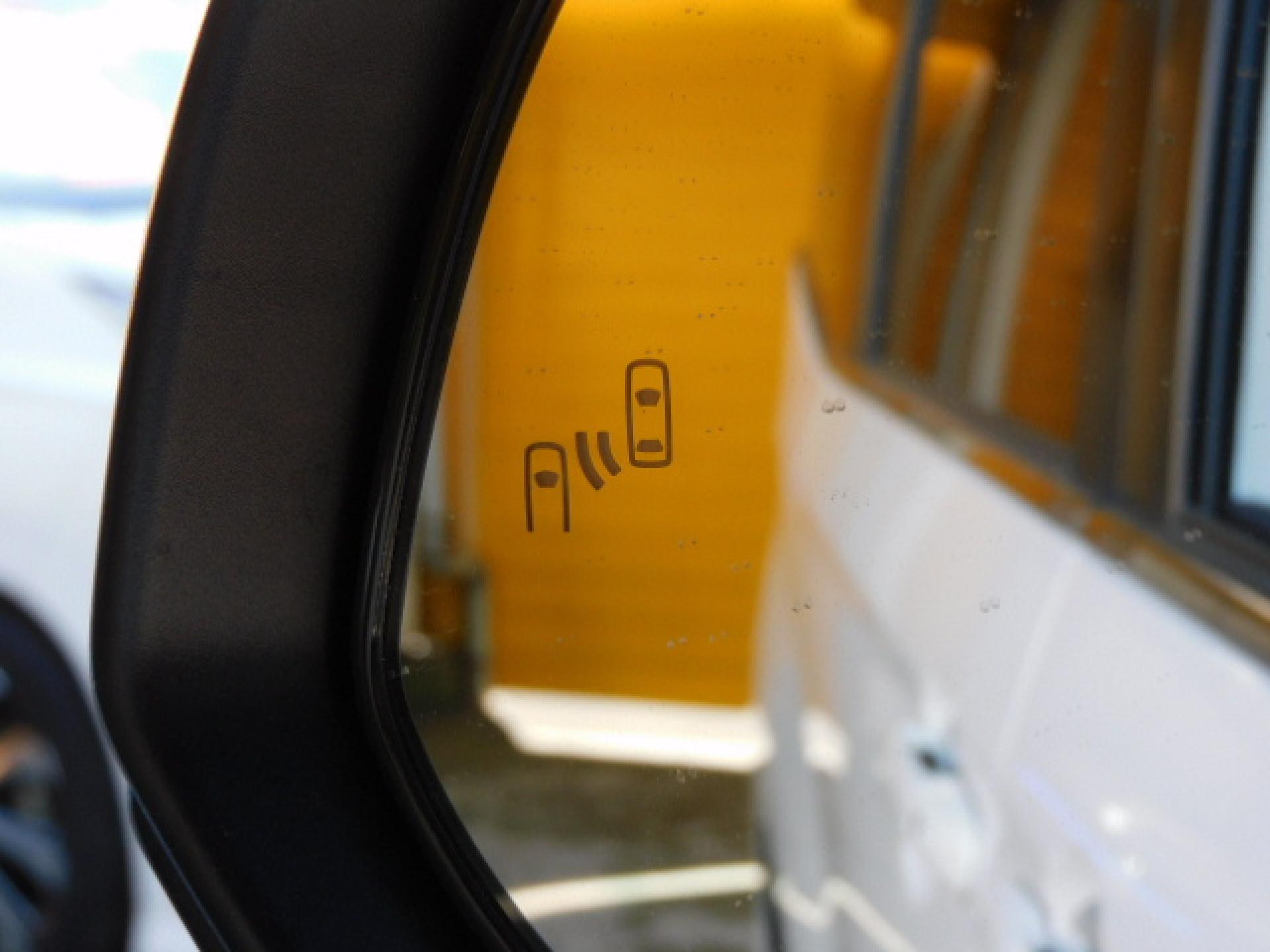 ブラインドスポットモニター+安心降車アシスト(※)メーカーオプション