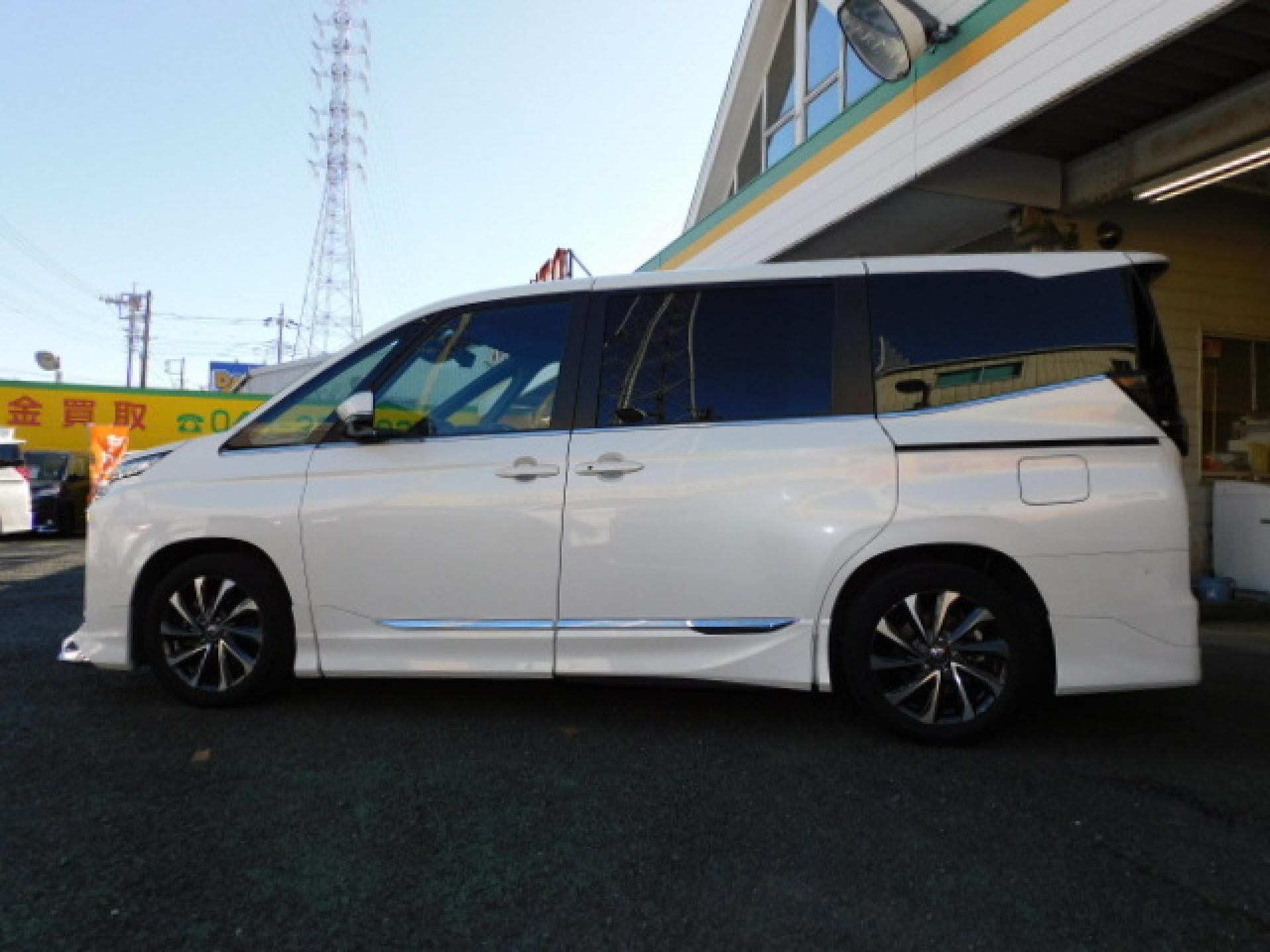 ホワイトパールクリスタルシャイン!ハンズフリーパワースライドドア(※)メーカーオプション快適利便パッケージHigh、ユニバーサルステップ(助手席側)(※)メーカーオプション