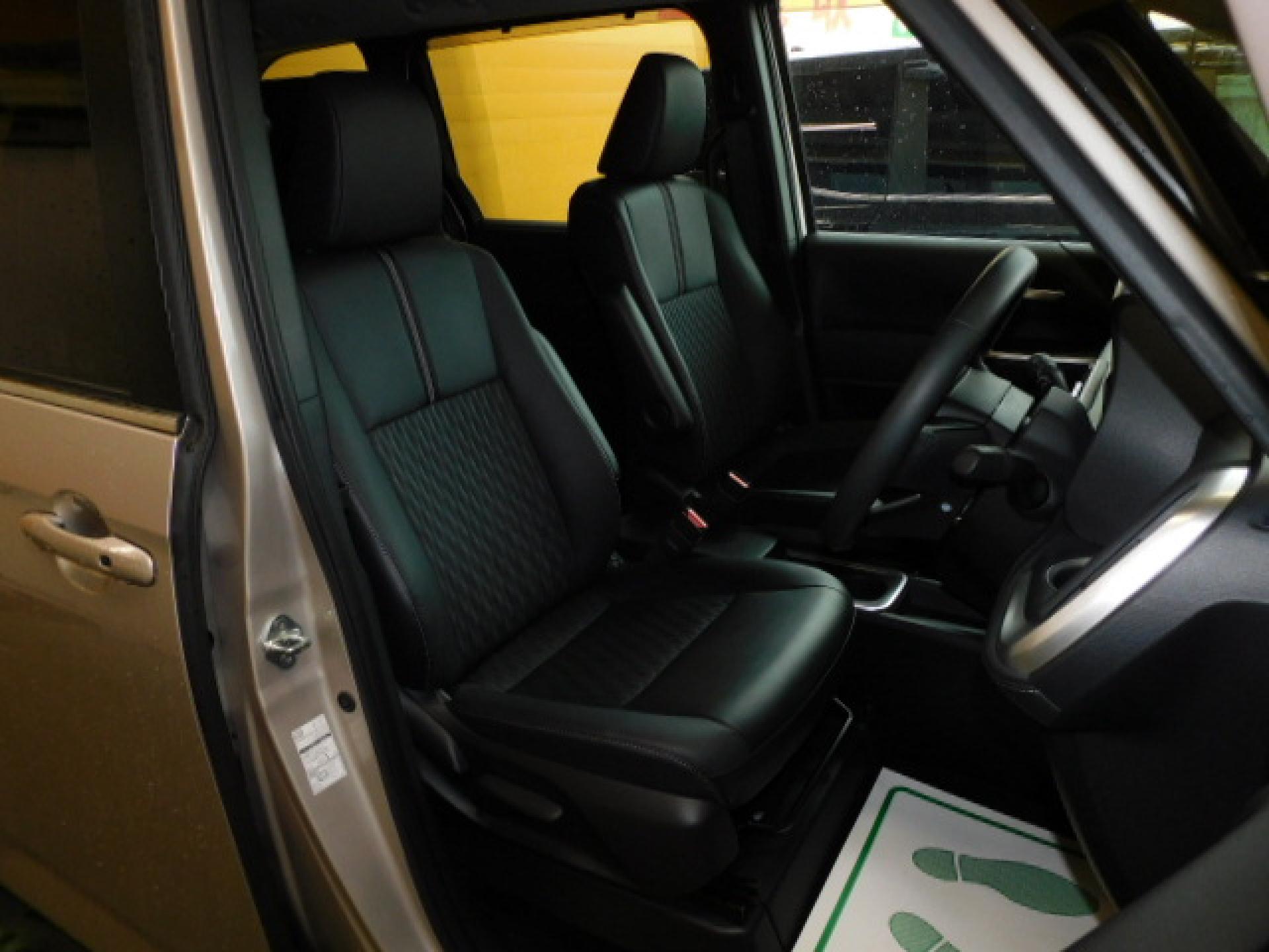 前席＋2列目シートヒーター（※）メーカーオプション快適利便パッケージHigh