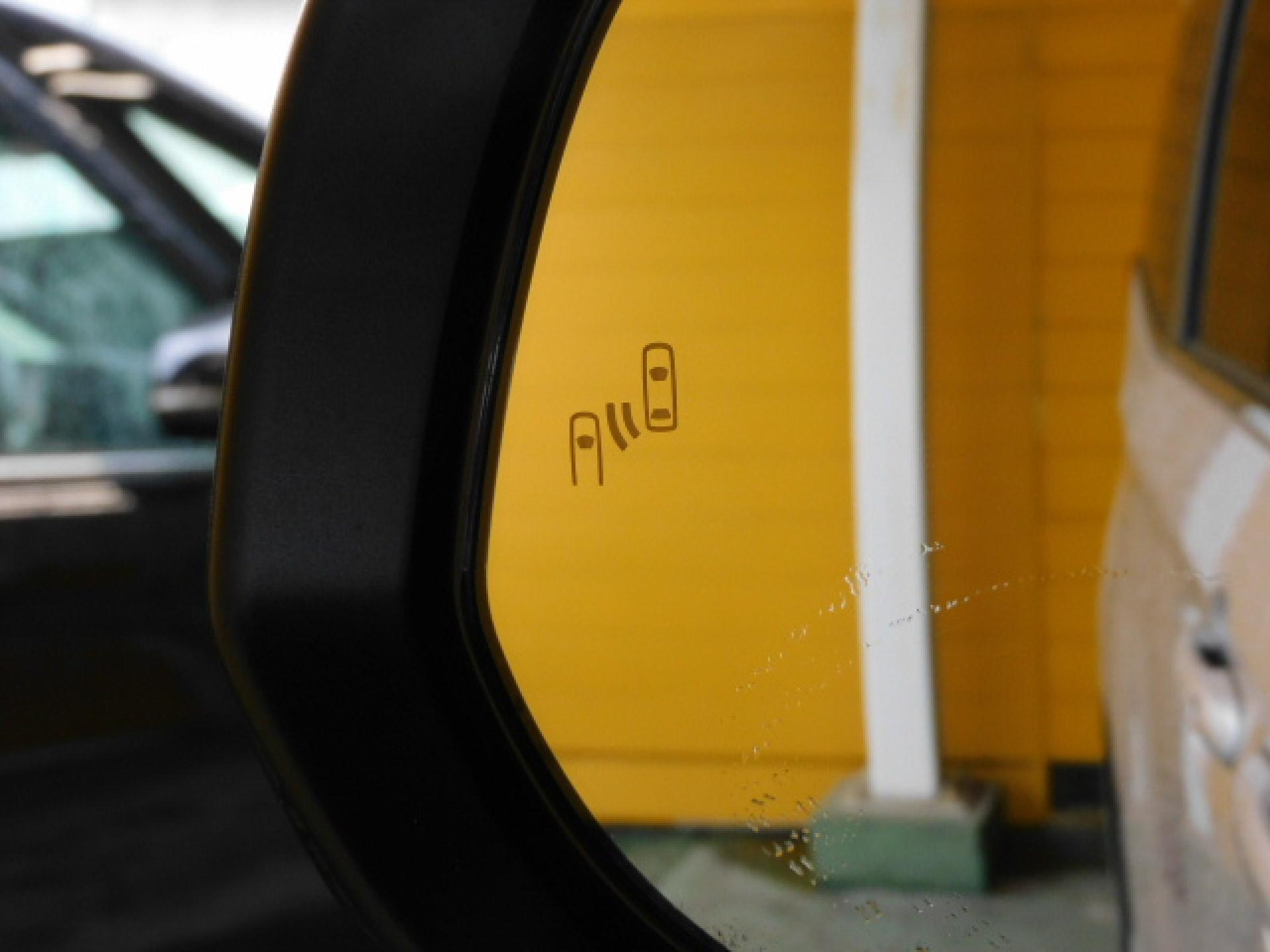 ブラインドスポットモニター＋安心降車アシスト（※）メーカーオプション