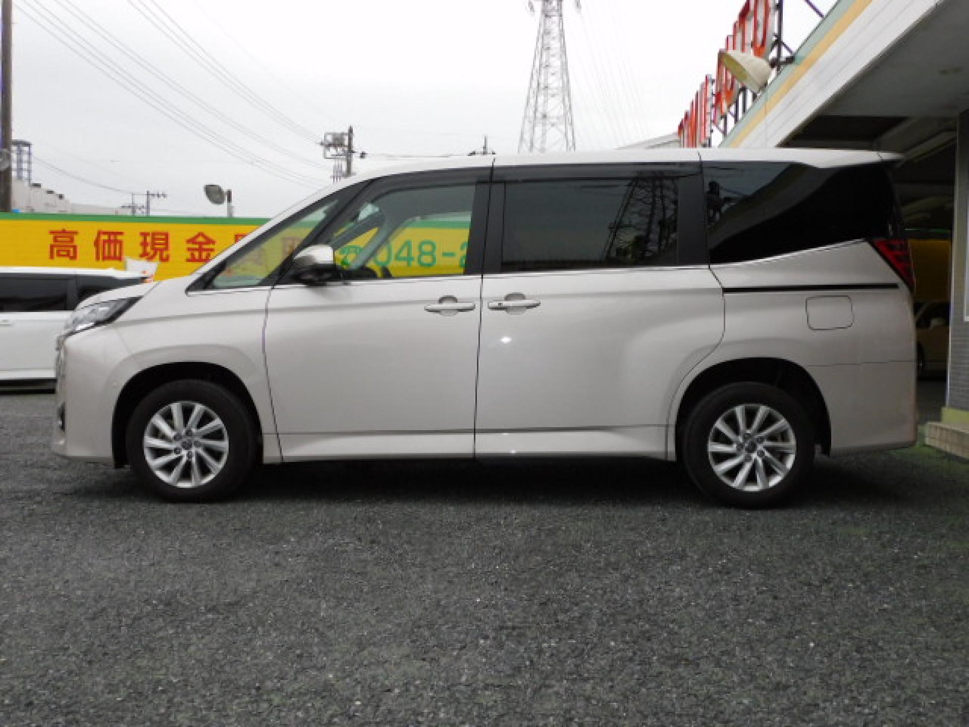 スティールブロンドメタリック！ハンズフリーパワースライドドア（※）メーカーオプション快適利便パッケージHigh、ユニバーサルステップ（助手席側）（※）メーカーオプション