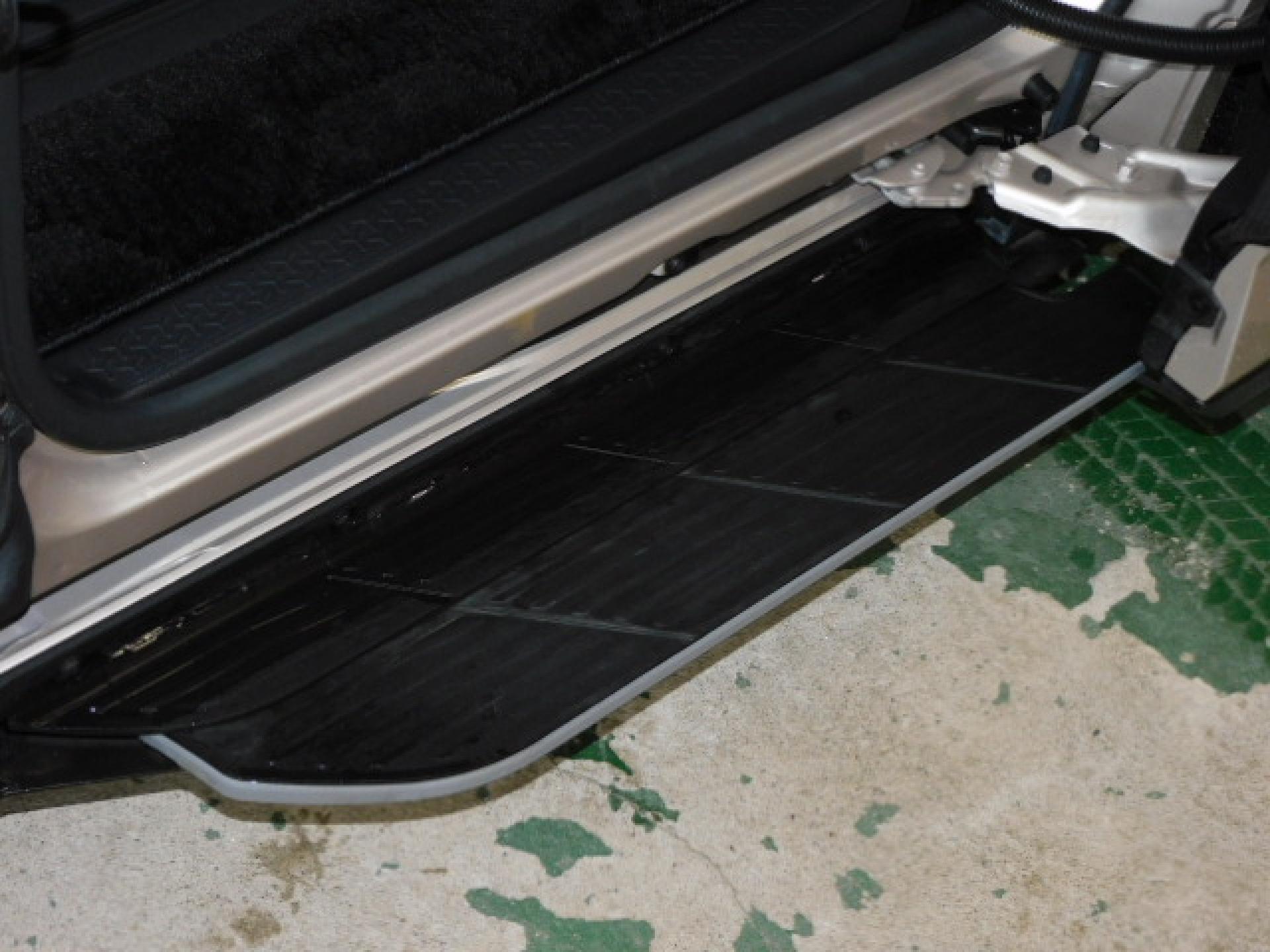 ユニバーサルステップ（※）メーカーオプション