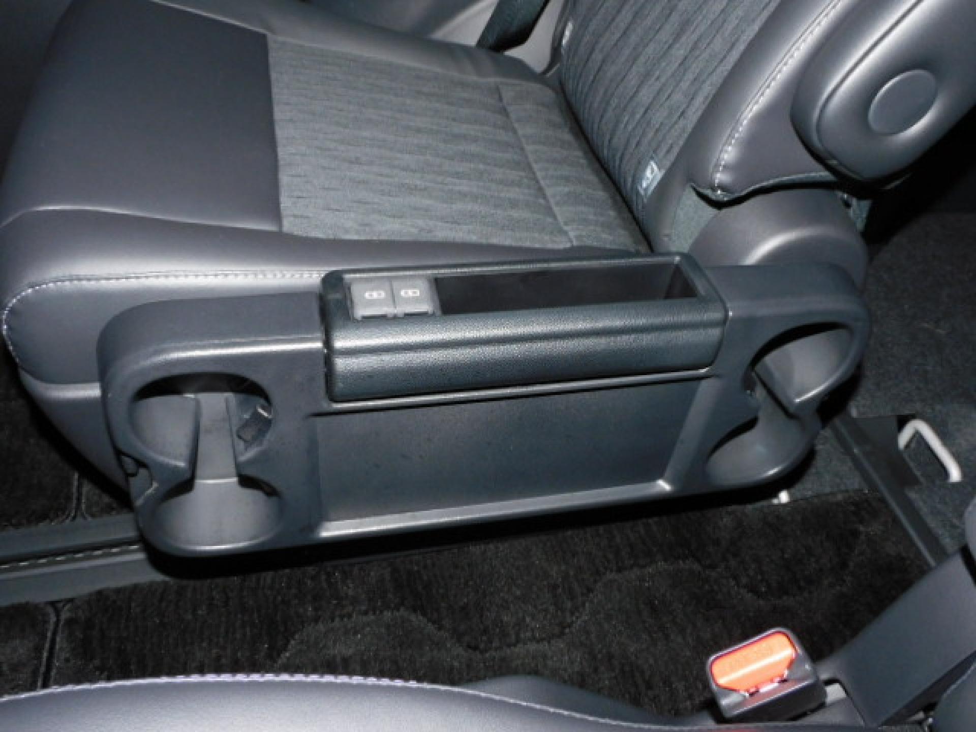 折りたたみ式セカンドシートサイドテーブル（カップホルダー×4・充電用USB×2）