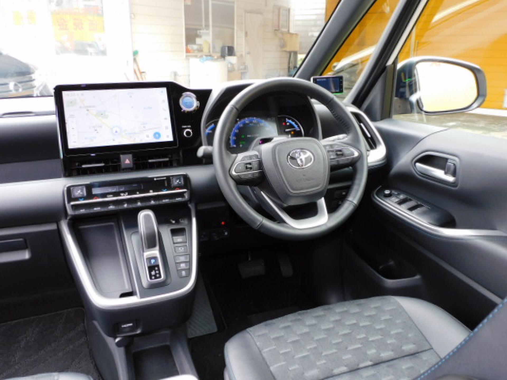 10.5インチディスプレイオーディオPlus＆パノラミックビューモニター、カラーヘッドアップディスプレイ＋デジタルインナーミラー（※）メーカーオプション ドライビングサポートパッケージ