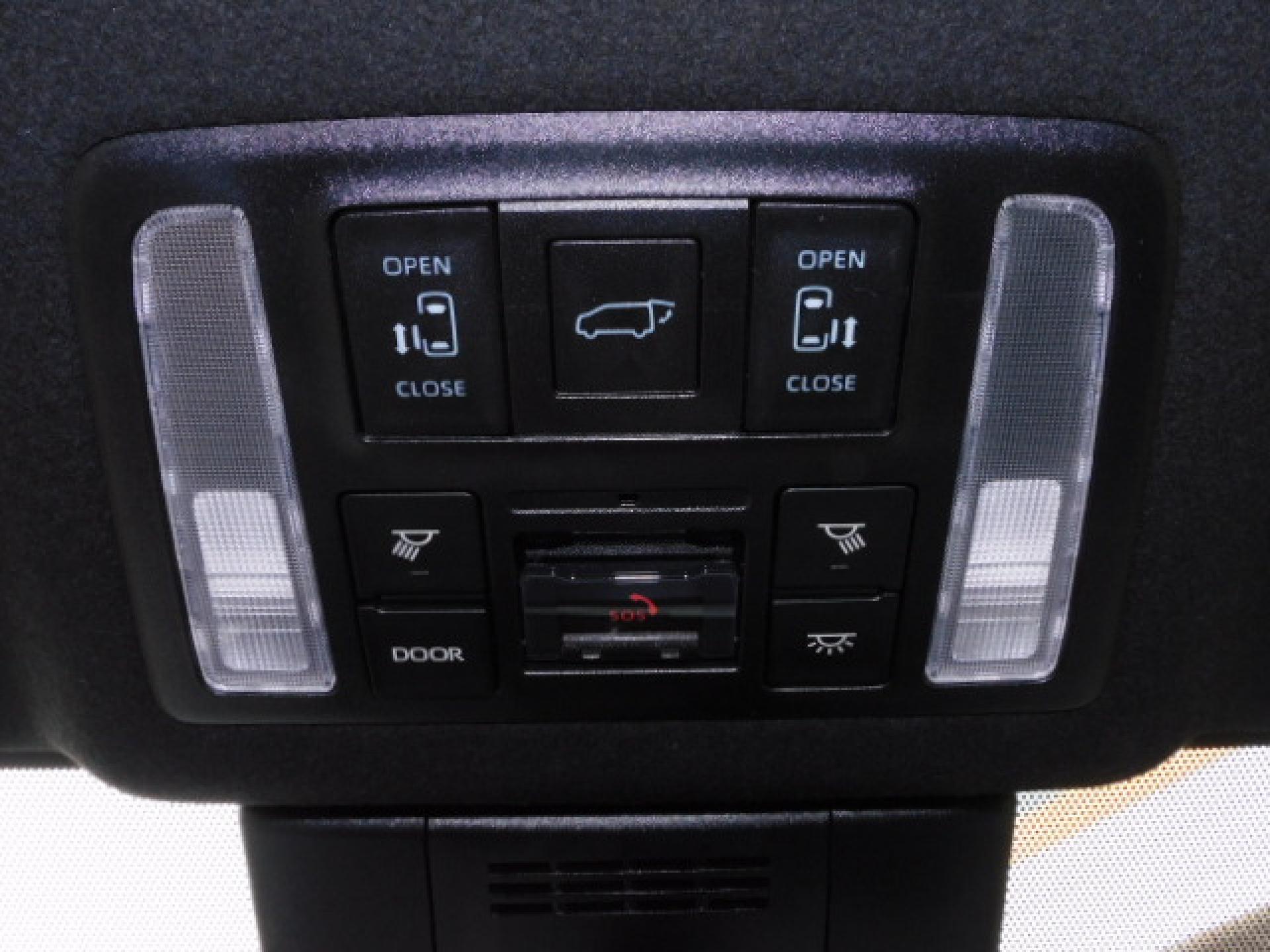 両側パワースライドドア、パワーバックドア（※）メーカーオプション快適利便パッケージHigh、ヘルプネットスイッチ