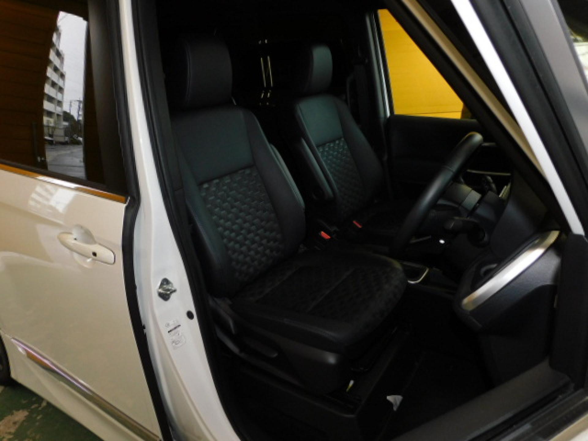 前席＋2列目シートヒーター（※）メーカーオプション快適利便パッケージHigh