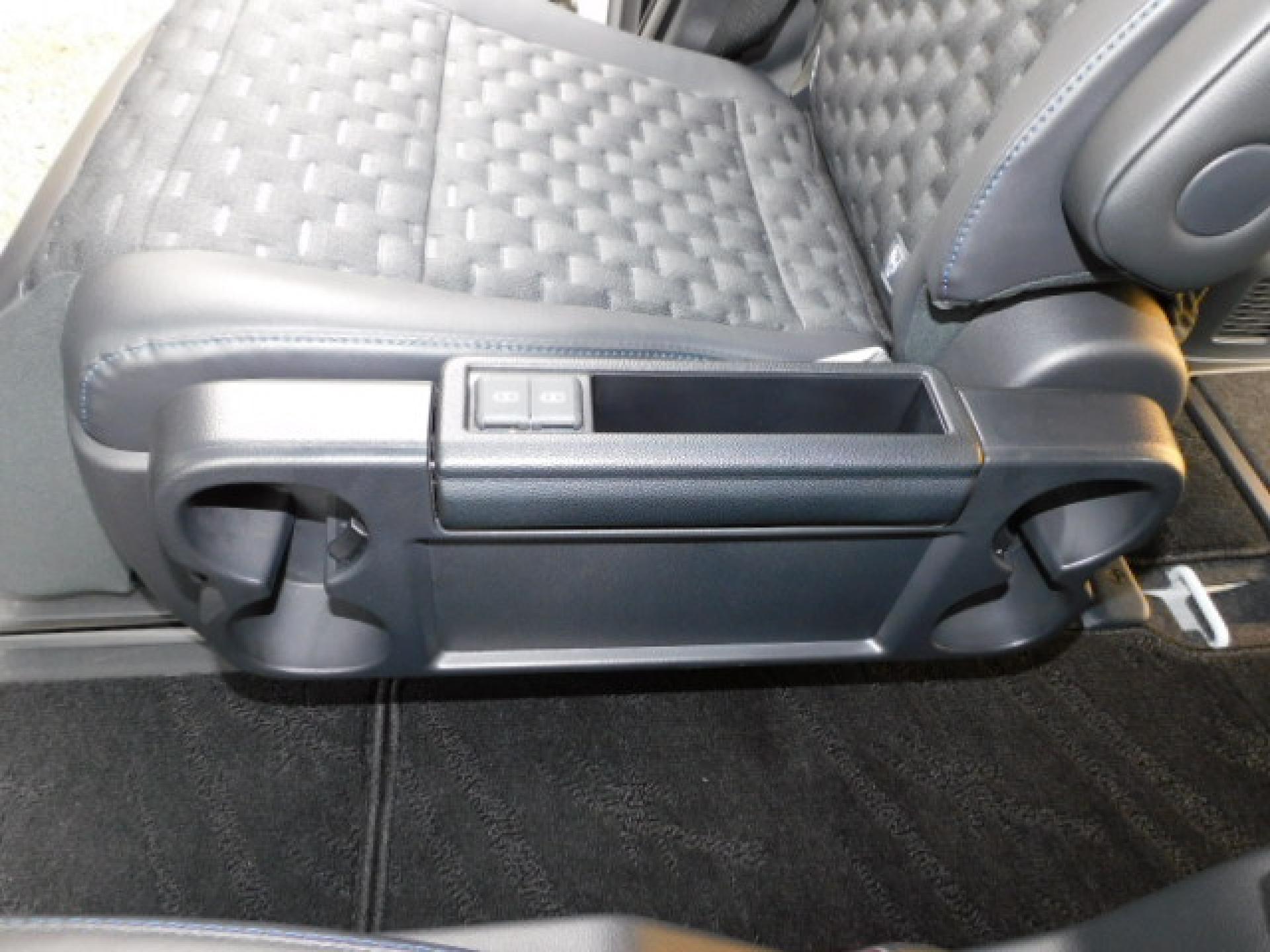 折りたたみ式セカンドシートサイドテーブル（カップホルダー×4・充電用USB×2）