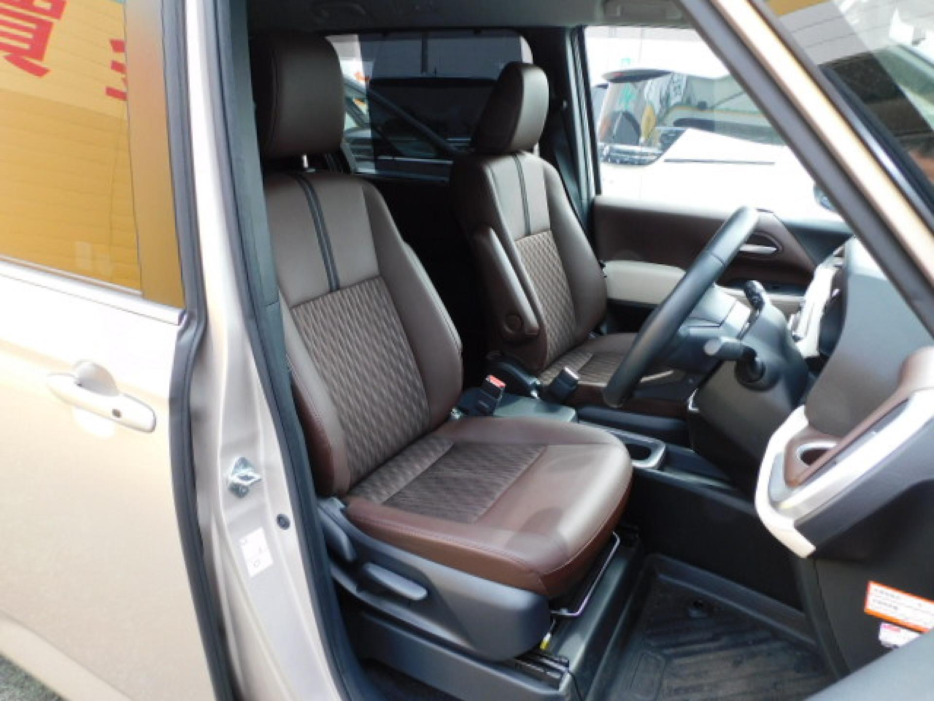 前席＋2列目シートヒーター（※）メーカーオプション快適利便パッケージHigh