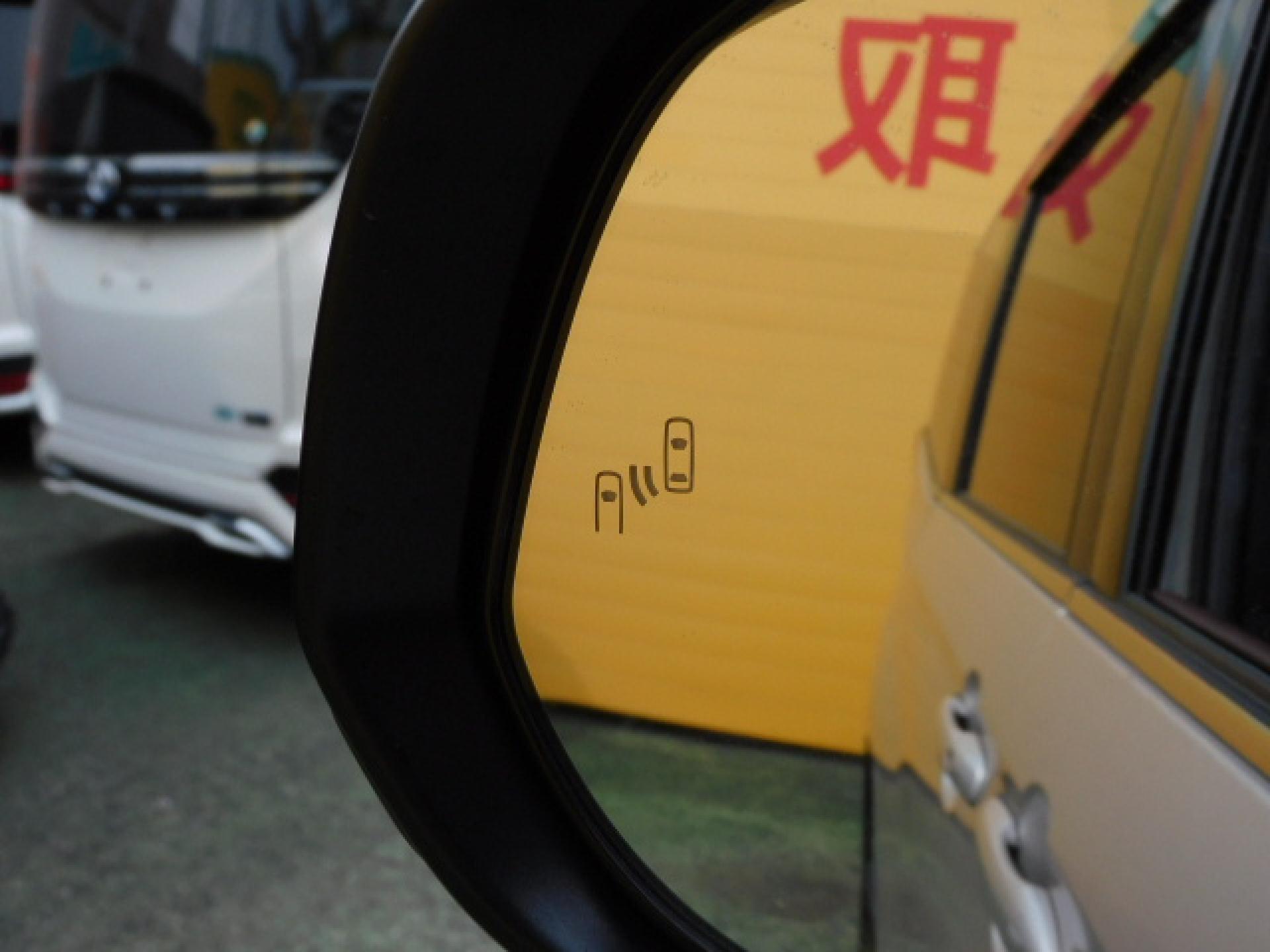 ブラインドスポットモニター＋安心降車アシスト（※）メーカーオプション