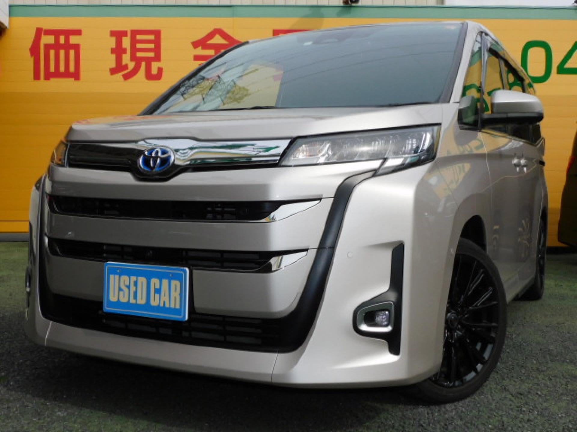 豪華装備グレードの【HV　Z】です。