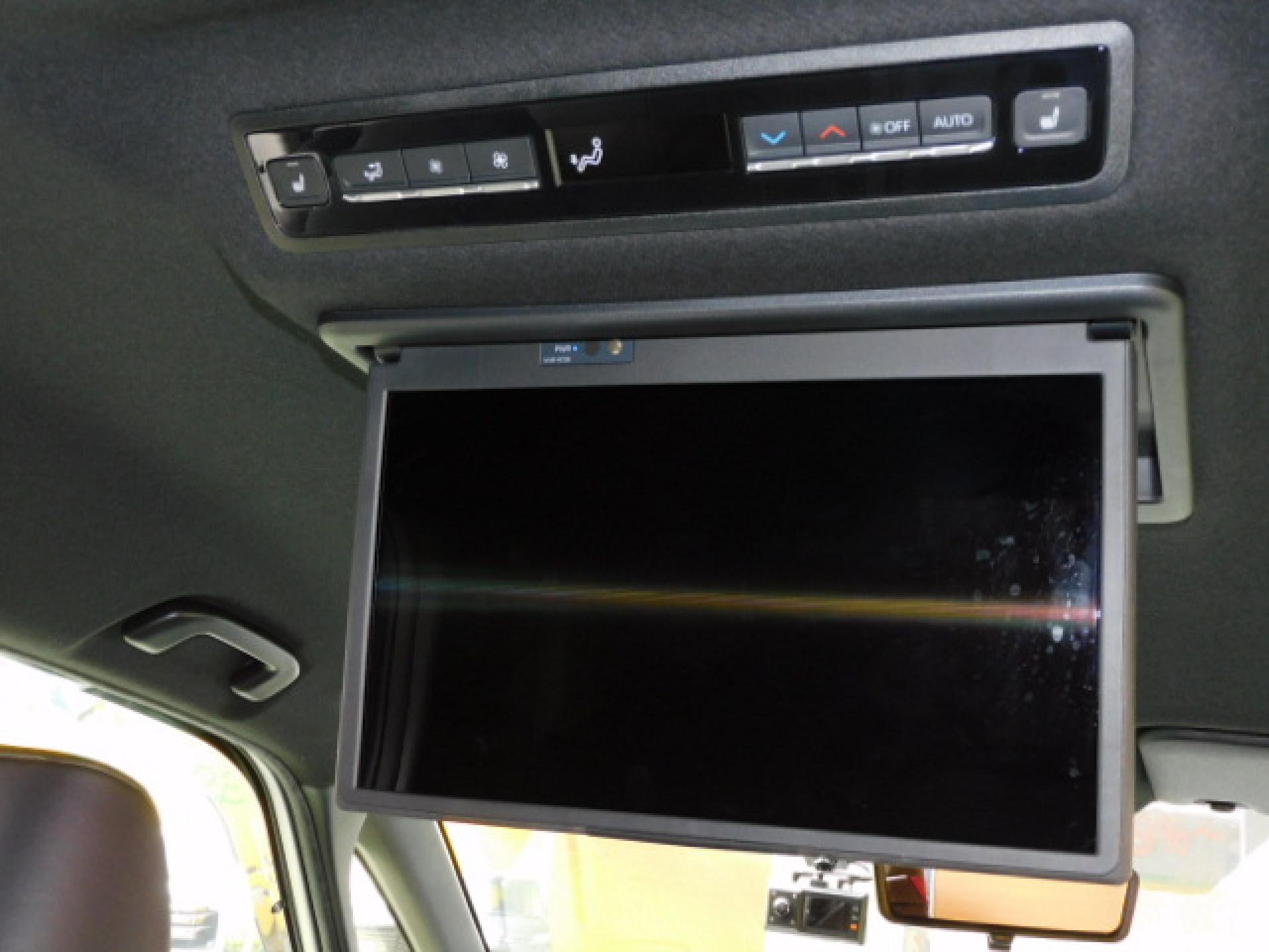 純正14インチ有機EL後席フリップダウンモニター（V14T-R72R）、後席オートエアコン、2列目シートヒーター（※）メーカーオプション快適利便パッケージHigh