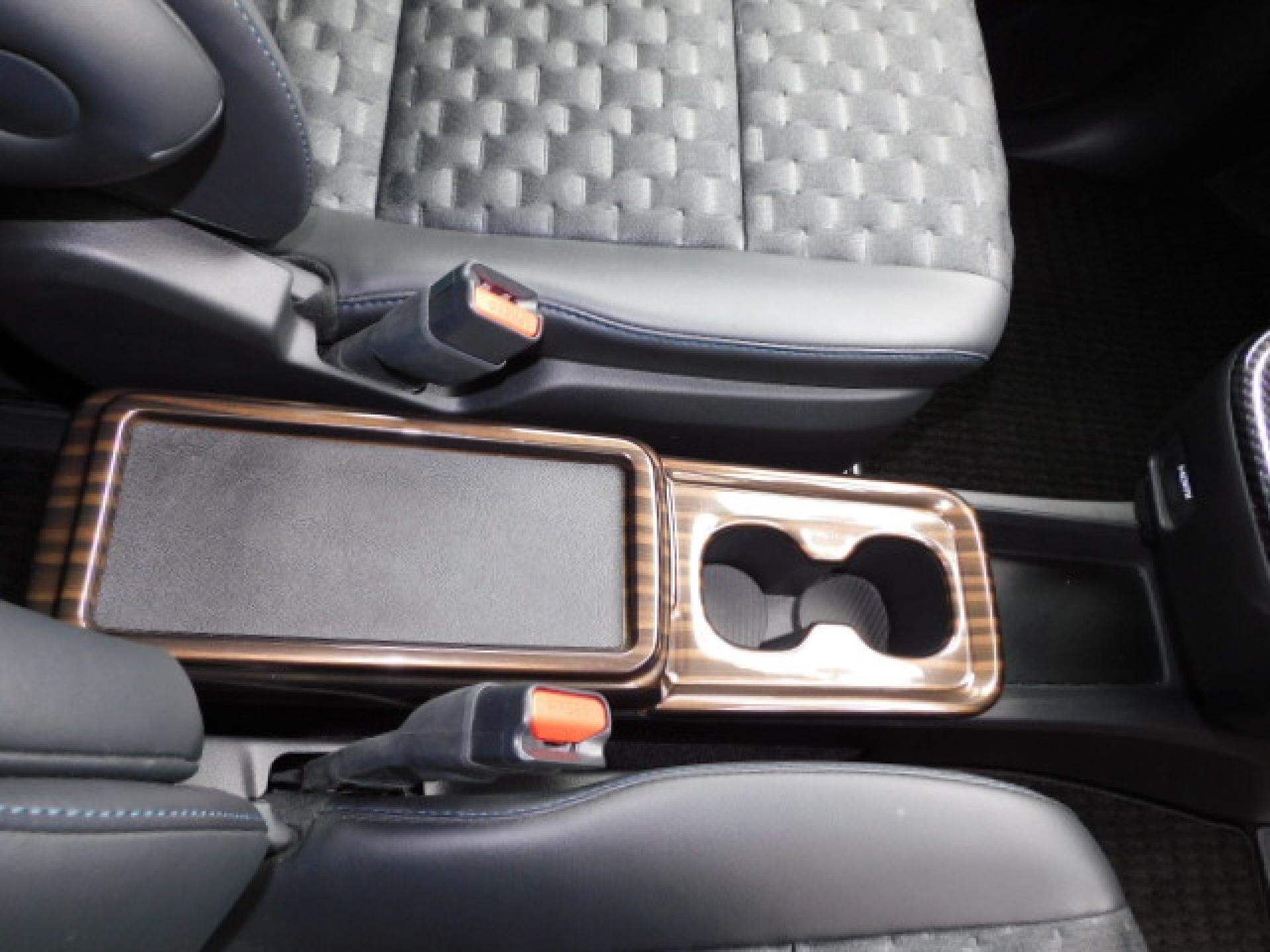 インパネ一体型センターコンソールボックス（アッパートレイ・カップホルダー×2・リアボックス付）