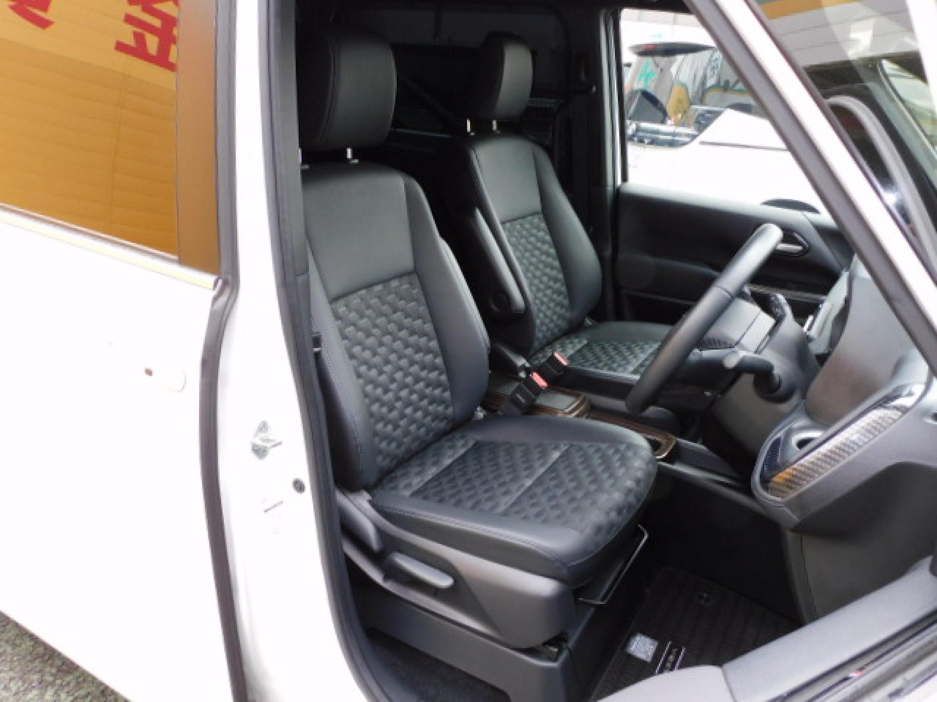 前席＋2列目シートヒーター（※）メーカーオプション快適利便パッケージHigh