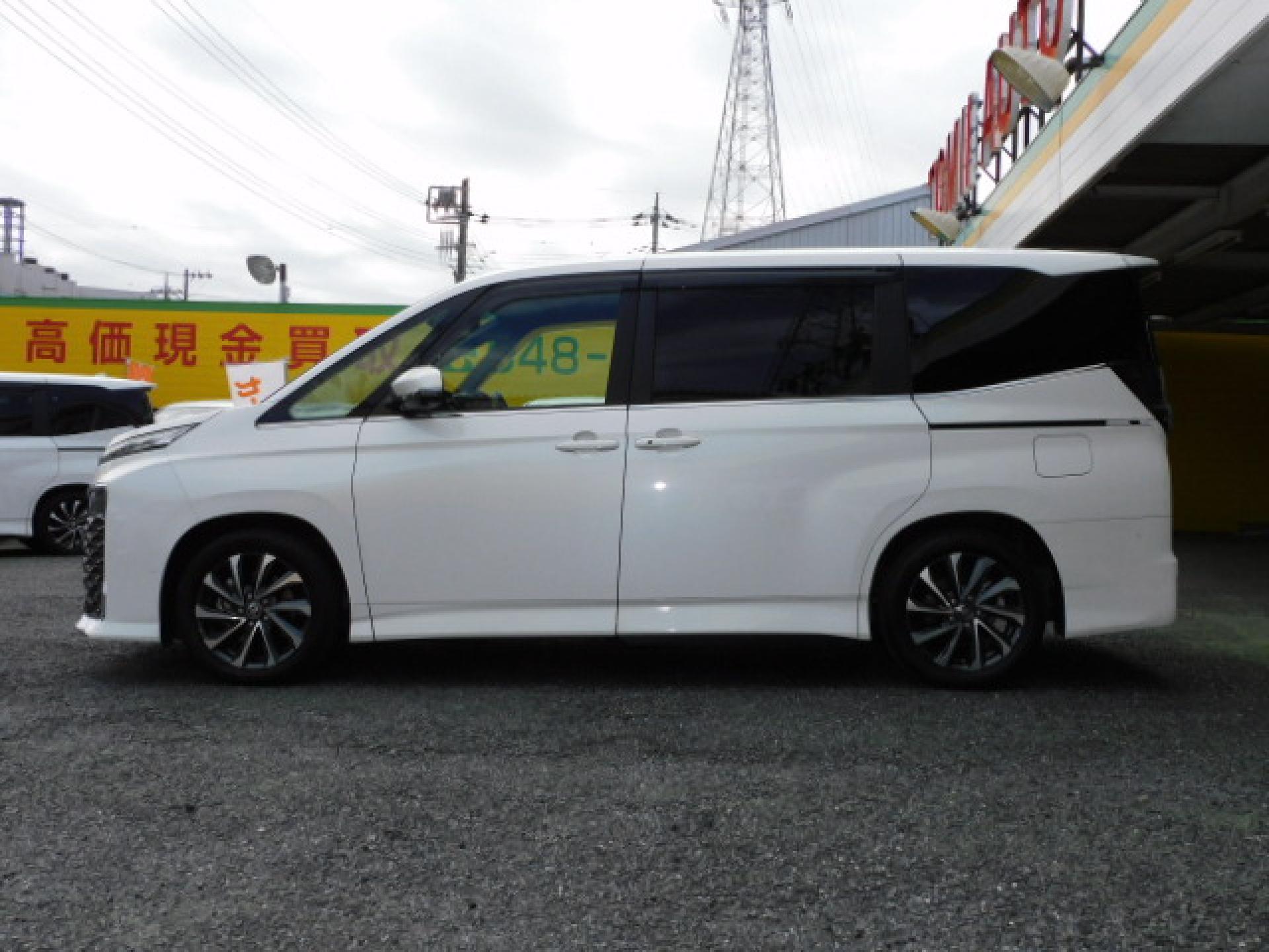 ホワイトパールクリスタルシャイン！ハンズフリーパワースライドドア（※）メーカーオプション快適利便パッケージHigh、ユニバーサルステップ（助手席側）（※）メーカーオプション